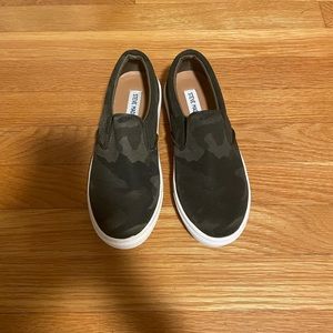 Steve Madden slip on sneakers